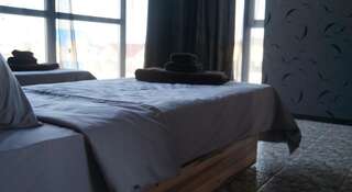 Гостиница Guest House On Lihacheva Абакан Двухместный номер с 2 отдельными кроватями и душем-1